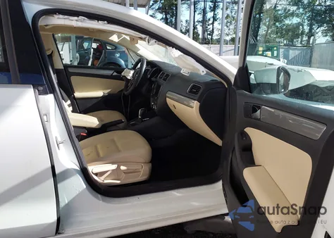 2018 Volkswagen Jetta 1.4T Se/1.4T Wolfsburg Edition z USA, uszkodzony, nr VIN 3VWDB7AJXJM240793